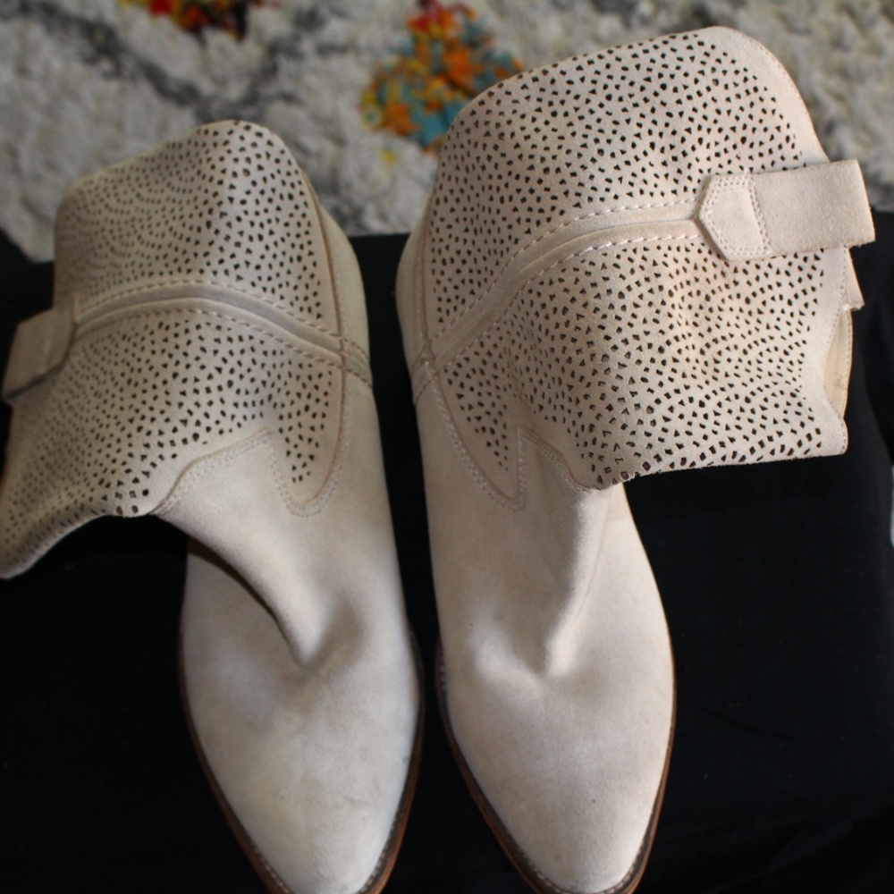 BCBG Generation Bastille Boots 8.5